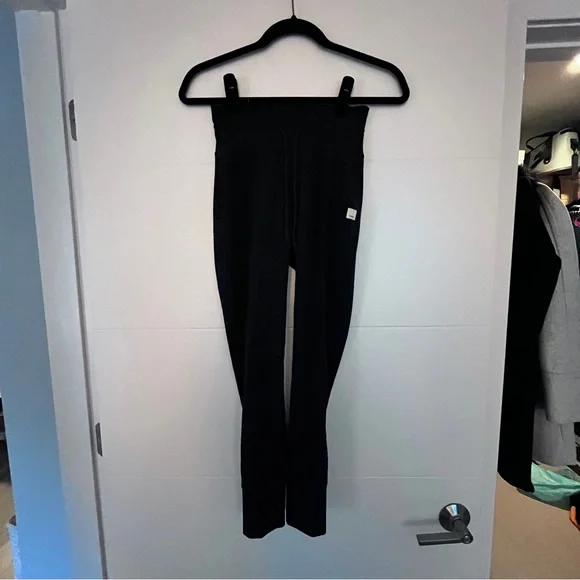 Like New Vuori Navy Leggings Jogger Style - Picture 2 of 4